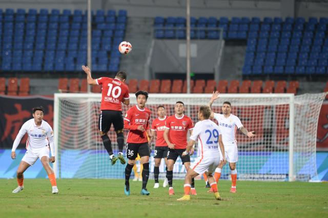 开云-蜀道难！泰山在福地丢掉关键三分 伤病让卫冕更难？