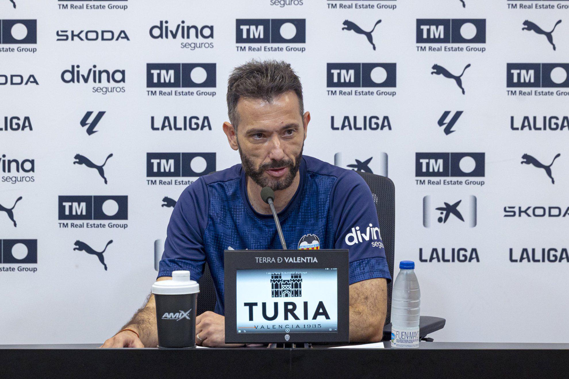 瓦伦主帅:西甲理应保障球迷权益;1-7和0-5是执教生涯的重挫