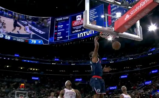 开云APP-伦纳德抢断反击单臂滑翔劈扣拿19分，快船追至落后雷霆20分